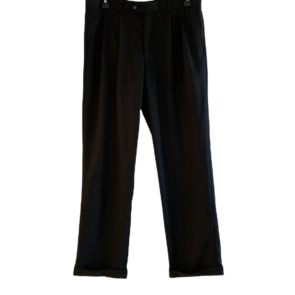 Allan Flusser black pleated and cuffed pants. 36/32
Ch